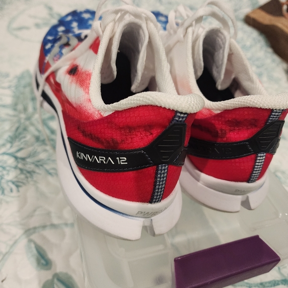 Men's Saucony Kinvara 12, Red White and Blue, Size 10 - Picture 2 of 10